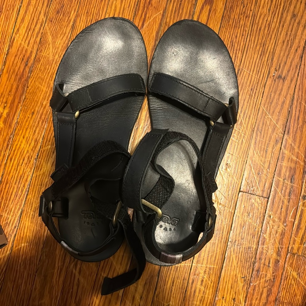 Teva Sandal ( Gently Used)